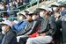 作新高－智弁学園高の練習試合を観戦する子どもたち＝小山運動公園野球場