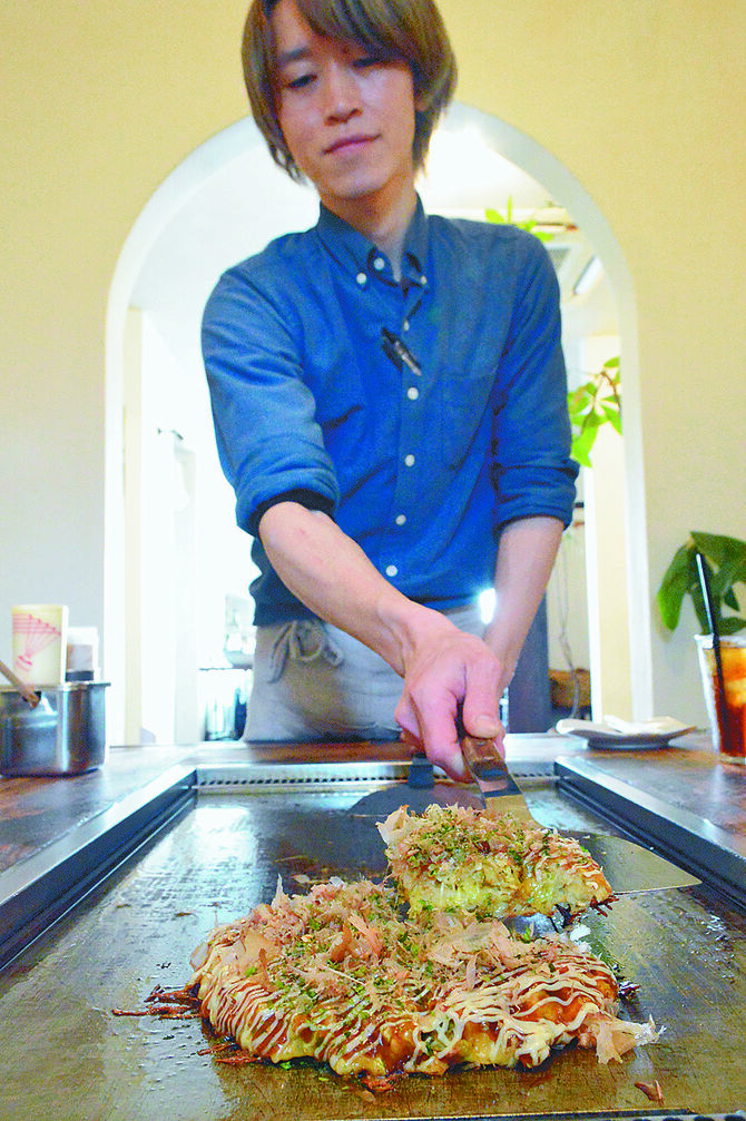 熱々ふわとろのお好み焼きをどうぞ