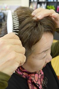部分ウィッグ年配モデル