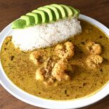 【ミヤコレ】スパイスの豊かな香り　アボカドとエビのカレー（コロンビア）