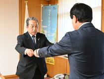バスケ新アリーナ 支援で市に寄付