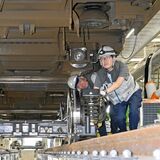 宇都宮・LRTで４年に一度の「重要部検査」　開業後初、33工程を着実に　こだわりは「安全・安心・快適」