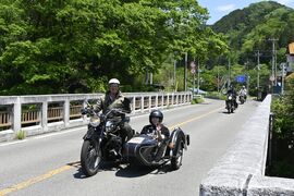 メグロのバイク60台、初夏の那須烏山を快走　カフェミーティングに愛好者集まる