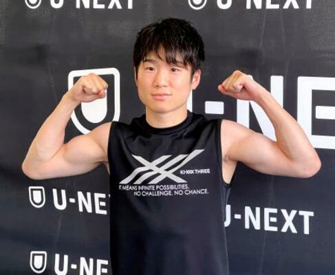 ボクシングのWBOスーパーフライ級王座決定戦に向けた練習を公開し、ポーズをとる寺地拳四朗=9日、東京都練馬区