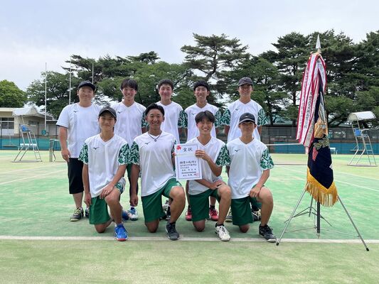 ソフトテニス男子団体優勝の宇短大付