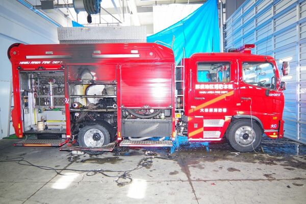 車両後部を焼損した消防車（那須地区消防本部提供）