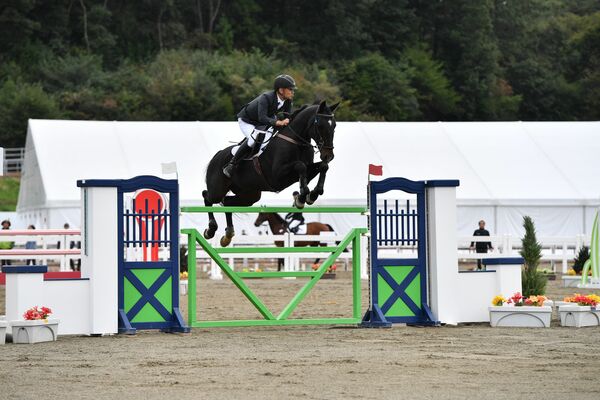 馬術成年男子トップスコア　ニック・オブ・タイム号を操り、優勝した広田龍馬＝那須塩原市の地方競馬教養センター