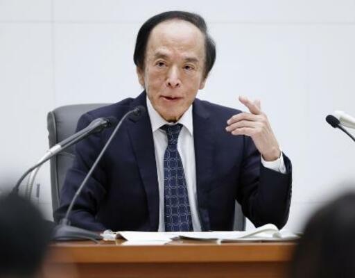 昨年12月19日の金融政策決定会合後、記者会見する日銀の植田総裁=日銀本店