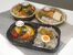 商品化した野菜増しのスープカレー（手前）など