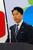 記者会見する小泉防衛相=28日午前、防衛省
