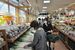 新鮮な地元産農産物などが並ぶ直売所