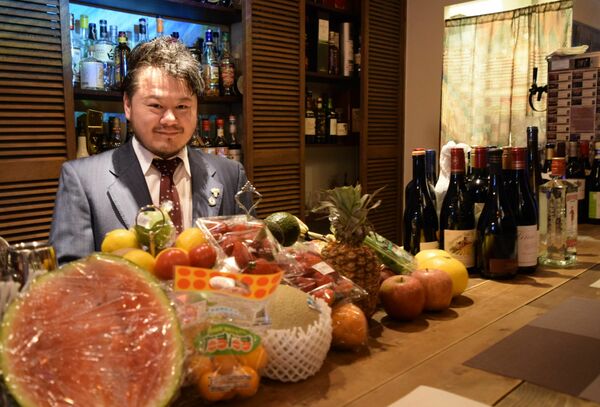 「フルーツを使ったカクテルを味わってほしい」と話す佐藤さん