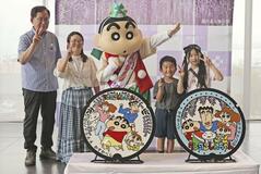 しんちゃん、マンホールに