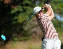 岩井明愛が単独首位発進
