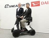 近距離用電動車 ダイハツが発売