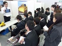 学内企業説明会スタート／宇大／３００人参加、短期決戦へ