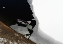 釣り解禁へ 氷割り　塩谷の東古屋湖