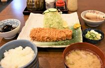 【ミヤコレ】ロースカツ定食（あじでん）