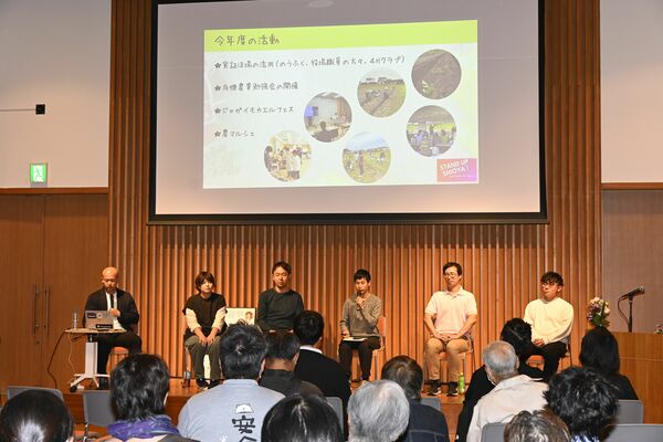 活動などを報告する地域おこし協力隊員