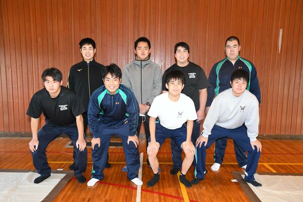 重量挙げ男子各階級の優勝者
