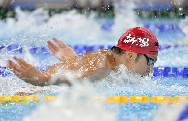 競泳成年男子１００メートルバタフライ決勝　３位に入った水沼（新潟医療福祉大職）＝滋賀県のインフロニア草津アクアティクスセンター、磯真奈美撮影