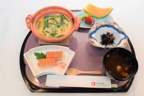 藤井五冠の昼食「鹿沼にらの玉子とじと八汐鱒の押し寿司」