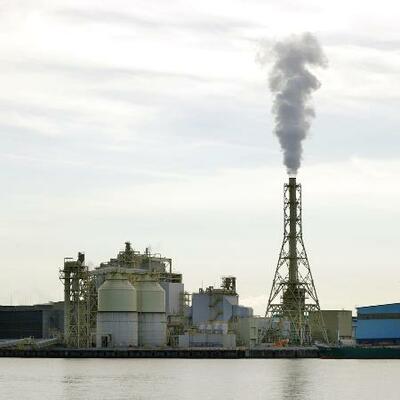 　仙台市の石炭火力発電所＝２０２０年１０月