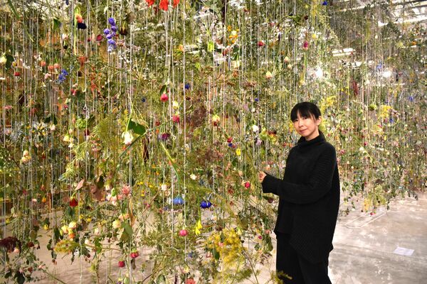 篠崎さんと図書館に展示されている作品