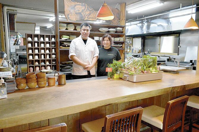 店主の寺方祐助さん、のぞみさん夫妻