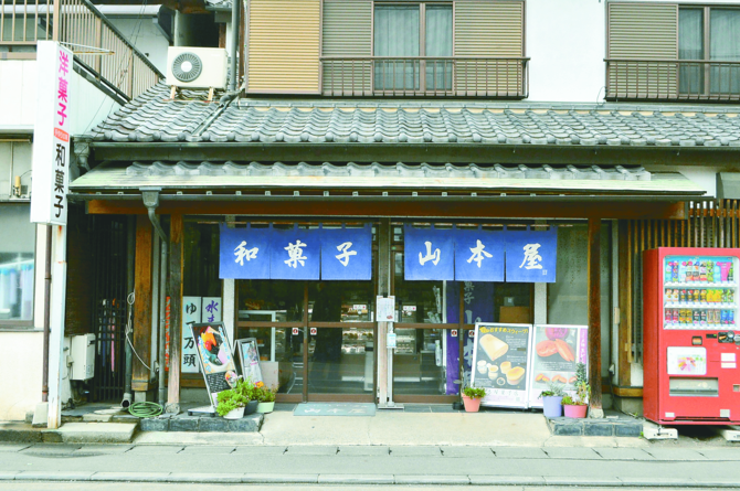 平日でも行列ができる客足の絶えない人気店