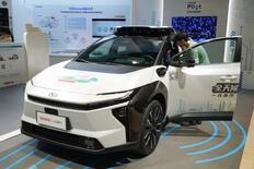 トヨタ、中国で「ロボタクシー」