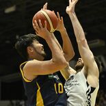 チームを救う39歳の仕事人　竹内、球際で闘争心　ブレックス８連勝、島根…