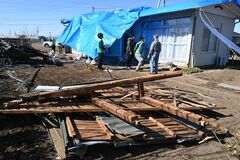 家の屋根など飛ばされる　下野で突風、住宅３軒に被害