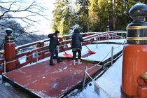 神橋が雪化粧　日光市街地で初積雪