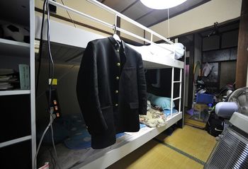 2＞中学の制服 買えない・・・夜も仕事｜第2章 育つこと・生きること 