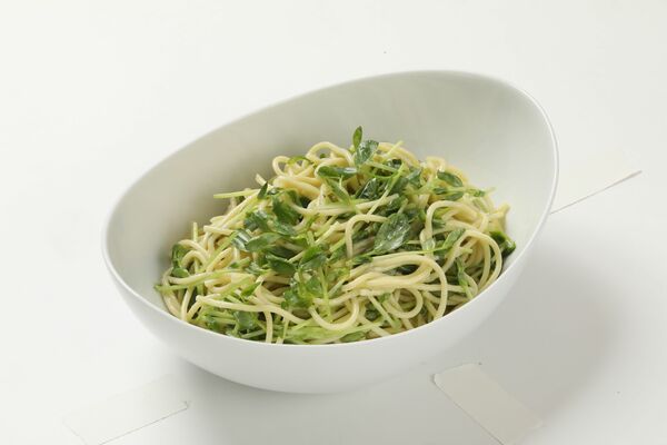 バジルと豆苗のパスタ