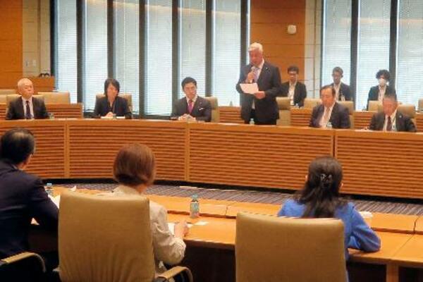 国会内で開かれた退職自衛官らの支援強化策を考える超党派の議員連盟の初会合=16日午前