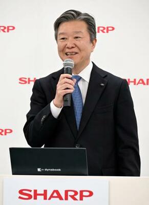 記者会見で意欲を語る、シャープの社長に就任する河村哲治専務執行役員=31日午前、大阪市中央区