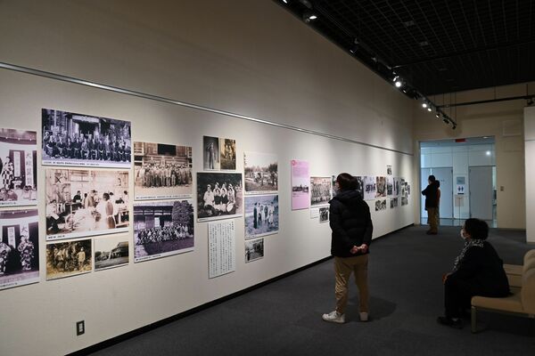 懐かしい写真が並ぶ企画展「写真で見るさくら市今昔」