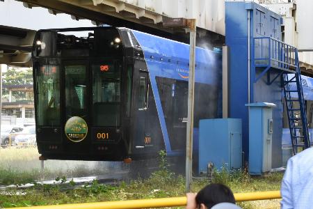 　モノレール祭りでは、車体の洗浄を乗車したまま体験するイベントが人気だった