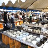陽気に誘われ逸品厳選　益子・秋の陶器市が開幕　６日まで