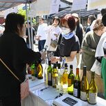 足利「ワインフェス」に5000人来場　歩行者天国でワインや食べ物に舌鼓