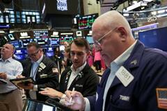ＮＹ株反発、３５０ドル高