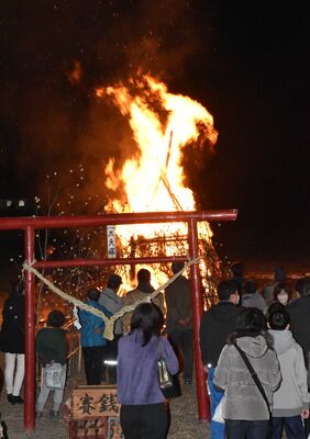 太夫塚地区で行われたどんど焼き