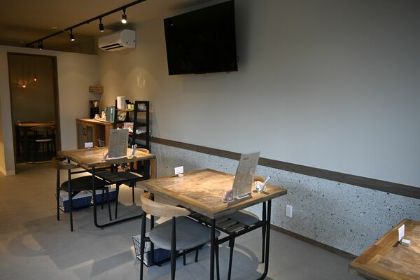 大谷石などを使ったｃａｆｅ　ｉｋｋａの内装