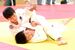 団体　未来塾－矢板市決勝　五十嵐（未来塾）－手塚（矢板市）先鋒戦　五十嵐（上）が内股で一本勝ち＝ユウケイ武道館