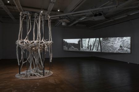 　内モンゴルから京都芸術大に留学中のアイラゴンさんの作品（撮影：顧剣亨）（提供写真）