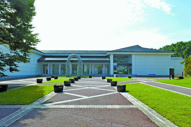 緑豊かな場所。11月23日まで「春の院展　栃木展」を開催中