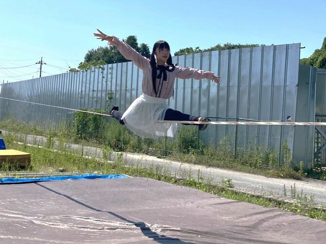 岡澤 恋さん　作新学院中等部3年。バレエで学んだ体幹が競技に生かされ、手先までの美しい演技で魅了されます