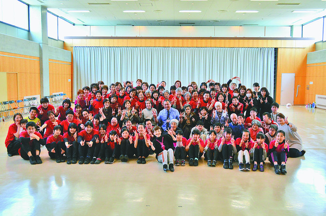 今年3月に開催された「健康体操発表会」毎回活動テーマを掲げるのが習わしで、今回は「人生100年どう生きる」